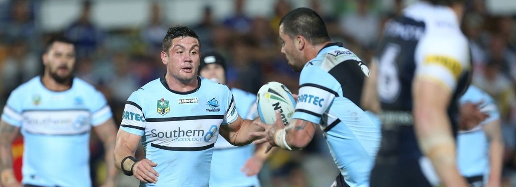 Chris Heighington feeds Andrew Fifita : Rugby League, NRL Round 16 North Queensland Cowboys v Cronulla Sutherland Sharks at Townsville, Saturday June 27 2015. Digital Image by Colin Whelan © nrlphotos.com